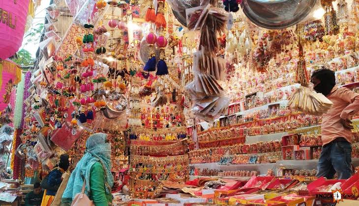 Aminabad Market - Lucknow - Connecting Traveller