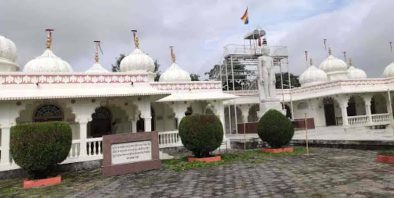 Gomatgiri Jain Temple - Indore - Connecting Traveller